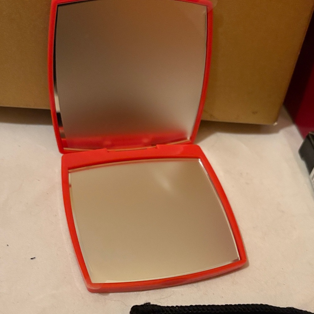 CHANEL Red Mirror Double Facettes with Black Pouch❤️ - Picture 5 of 12